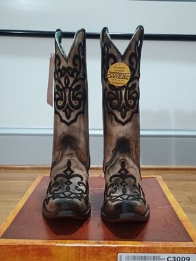 Corral Distressed Tan & Black Embroidered Western Heeled Boots